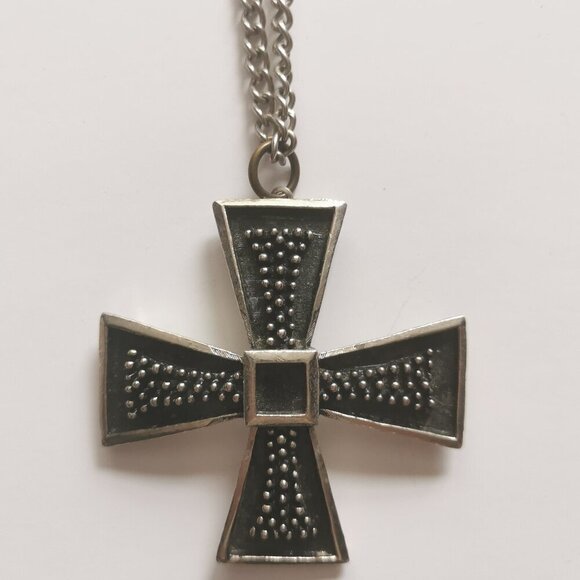 Black Silver Maltese Cross Pendant Necklace Iron Cross Chunky Vintage - Picture 1 of 8